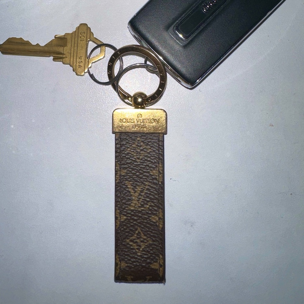 Authentic LV DRAGONNE KEY HOLDER